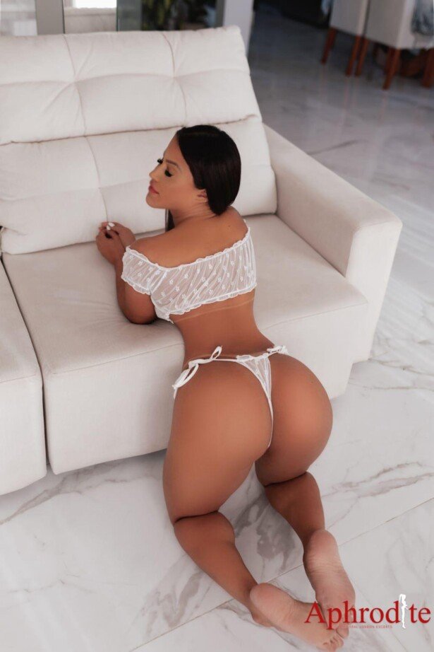 escort girls London Aphrodite Agency 24/7- Call Now! Carla