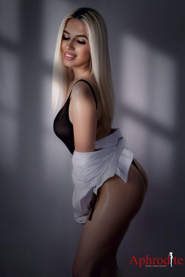 Young London escorts Aphrodite Agency 24/7- Call Now! Deitra